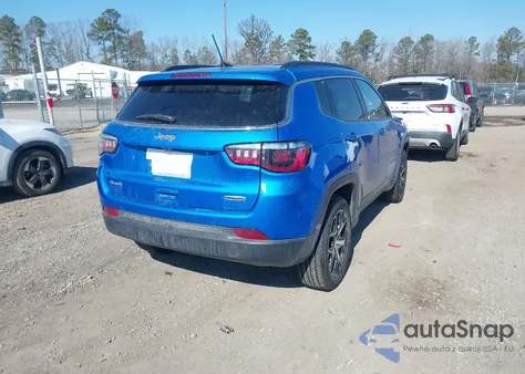 2024 Jeep Compass Latitude 4X4 z USA, uszkodzony, nr VIN 3C4NJDBN8RT603605